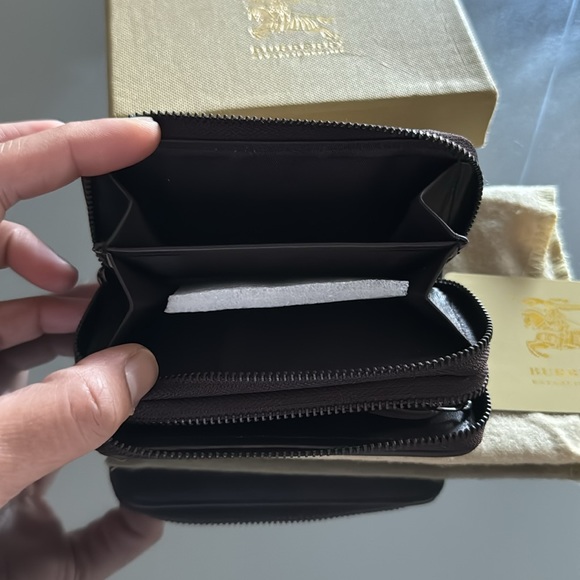 With box and authentication card. Never used - Picture 3 of 3